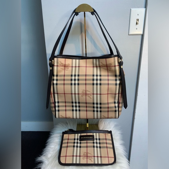 Authentic Burberry shoulder bag with removable zippered pouch. 2 in 1! - Picture 3 of 16